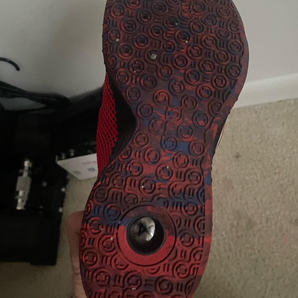 Nice Used Sneaker - image 6